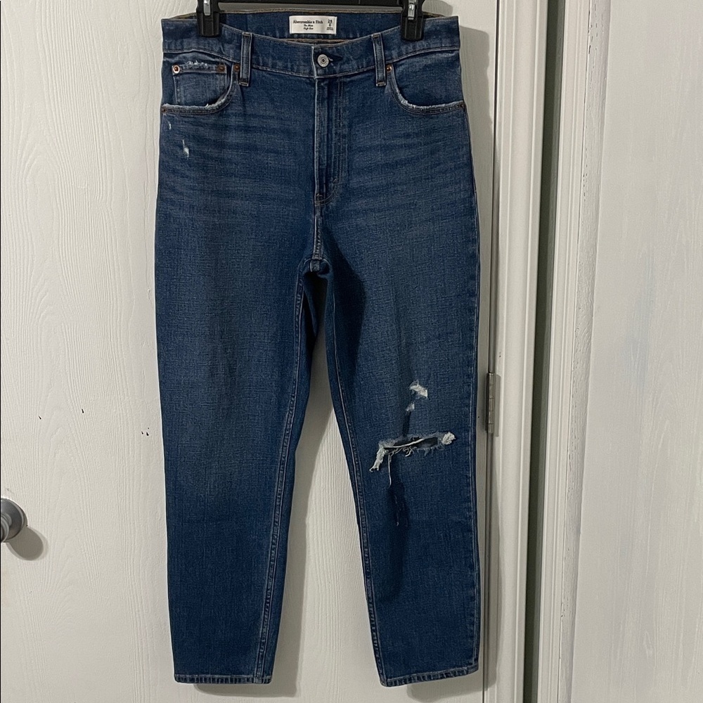 Abercrombie & Fitch The Mom High Rise Like New Dark Wash Jeans Size 28/6 Run Big